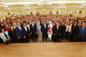 Başbakan Davutoğlu'ndan yakın &ccedil;alışma ekibine veda