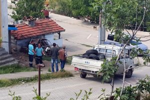 Bursa'da sinekle m&uuml;cadele i&ccedil;in lastikler toplanıyor