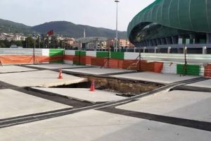 "Bursa B&uuml;y&uuml;kşehir Stadyumu d&ouml;k&uuml;l&uuml;yor!"