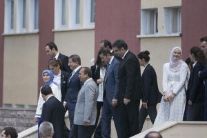Başbakan Ahmet Davutoğlu'ndan okul ziyareti