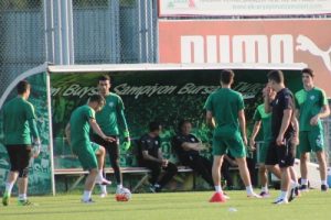 Bursaspor, Mersin'e gen&ccedil;lerle hazırlanıyor