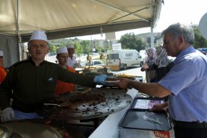Bursa'da Mudanya'da yurt &ouml;ğrencileri i&ccedil;in kermes
