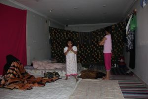 Bursa'da Suriyeli ailenin d&uuml;kkanda yaşam m&uuml;cadelesi