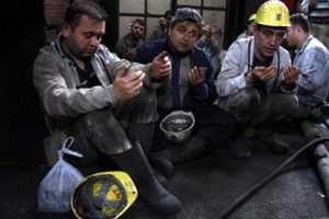 Grizuda &ouml;len 30 madenci dualarla anıldı