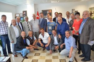 Bursa'da muhtarlardan Yılmaz'a ge&ccedil;miş olsun ziyareti