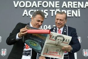 Beşiktaşlı futbolcular, Orman'ı ters k&ouml;şeye yatırdı