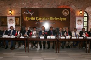 Bursa'nında i&ccedil;inde olduğu 7 ildeki tarihi &ccedil;arşılar AVM'lere karşı birleşti