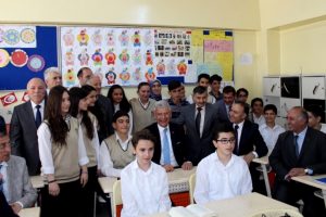 &Ouml;ğrencinin AB sorusu Bakan'ı g&uuml;ld&uuml;rd&uuml;