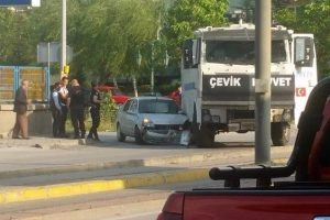Aradan ge&ccedil;mek istedi, TOMA'ya &ccedil;arptı