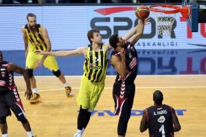 Uşak Sportif, Fenerbah&ccedil;e karşısında