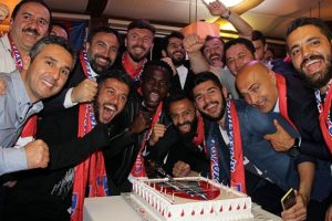 Karab&uuml;kspor'dan S&uuml;per Lig kutlaması!
