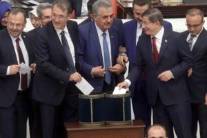 Başbakan Ahmet Davutoğlu'ndan siyaset dışı sohbet