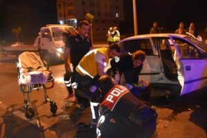 Otomobil, kamyona arkadan &ccedil;arptı: 2 yaralı