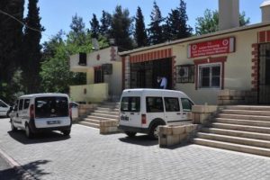 Kanser tedavisi g&ouml;ren gen&ccedil; kız intihar etti