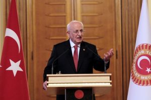 Meclis Başkanı gen&ccedil;leri konuk etti