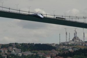 Boğazi&ccedil;i K&ouml;pr&uuml;s&uuml;'ne Beşiktaş bayrağı asıldı