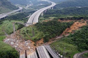 Sri Lanka'da 150'den fazla kişi heyelan kurbanı