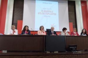 Kılı&ccedil;daroğlu, Kadın Kolları B&ouml;lge Toplantısı'na katıldı