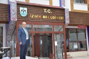 Bursa İznik Belediyesi'nin hizmet binası &ccedil;inilerle bezendi
