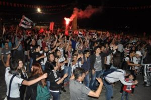 Beşiktaş, İzmir'de şampiyonluğu kutladı