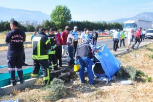 Kontrolden &ccedil;ıkan kamyon belediye iş&ccedil;ilerine &ccedil;arptı: 3 &ouml;l&uuml;