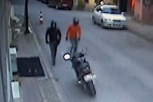 42 bin liralık motosikleti 10 saniyede b&ouml;yle &ccedil;aldılar