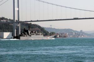 2 Rus savaş gemisi aynı anda Boğaz'dan ge&ccedil;ti