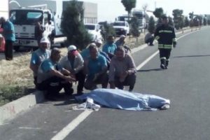 Belediye iş&ccedil;ilerinin arasında dalan ara&ccedil; 3 can birden aldı!