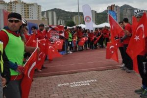 Kayseri'de 19 Mayıs g&ouml;sterisine jimnastik&ccedil;iler damga vurdu