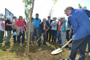 Bursa Nil&uuml;fer'de barış ve kardeşlik i&ccedil;in fidan diktiler