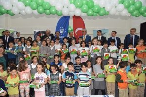 Bursa'da ipek b&ouml;ceği &ccedil;ocuklarla hayat buluyor