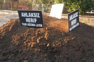 CHP'li Gaytancıoğlu'nun evinin &ouml;n&uuml;ne tepki i&ccedil;in g&uuml;bre bıraktılar