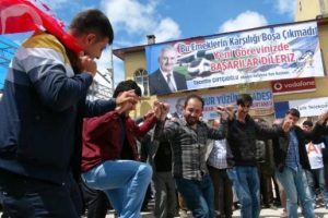 Binali Yıldırım'ın memleketi Erzincan'da b&uuml;y&uuml;k sevin&ccedil;