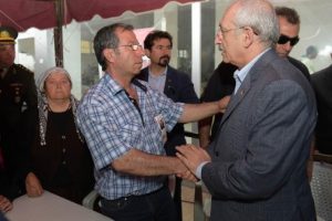Kılı&ccedil;daroğlu, şehit Mekan Şahin'in ailesini ziyaret etti