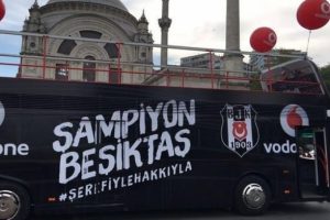 Beşiktaş'ın otob&uuml;s turuna g&uuml;venlik engeli!