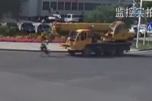 Vin&ccedil; az kalsın kadını eziyordu