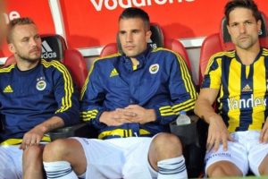 Fenerbah&ccedil;e'de Pereira-van Persie krizi ligin son haftasında tekrar hortladı