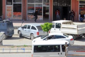Hakkari'de FET&Ouml; operasyonu: 13 g&ouml;zaltı