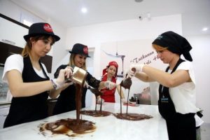 Bu kafede &ccedil;ikolatayı m&uuml;şteriler yapıyor
