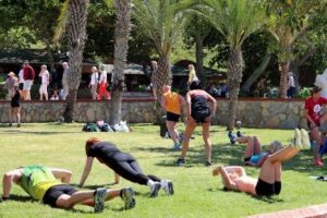 İsve&ccedil;liler, 4 yıldır sahilde sabah sporu yapıyor