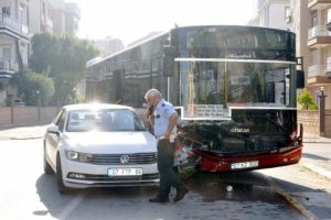 Yaralı emniyet m&uuml;d&uuml;r&uuml; canını değil, silahları d&uuml;ş&uuml;nd&uuml;