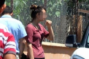 Eşini terk ettiği i&ccedil;in &ouml;ld&uuml;r&uuml;leceğini ileri s&uuml;ren kadını polis kurtardı