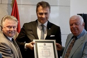 Beşiktaş'ta yeni y&ouml;netim kurulu mazbatasını aldı