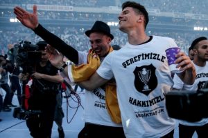 Fiorentina Başkanı Cognigni'den Mario Gomez a&ccedil;ıklaması