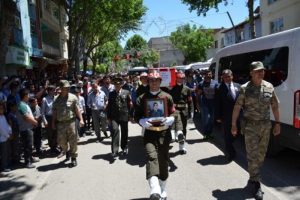 G&ouml;lbaşılı şehit uzman &ccedil;avuşu 5 bin kişi uğurladı