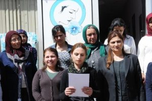 Hakkari'de kadınlar taciz ve tecav&uuml;z&uuml; protesto etti