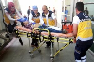 &Ccedil;akmak gazı koklayan &ccedil;ocuk yaşam savaşı veriyor