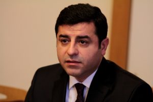 Demirtaş: "52 vekilin desteğine ihtiyacımız var"