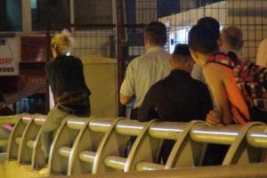 İnitihar i&ccedil;in &ccedil;ıktı, bayılarak indi!