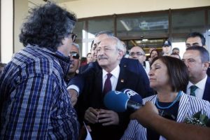 Kılı&ccedil;daroğlu'nu protesto eden heykeltıraş serbest bırakıldı
